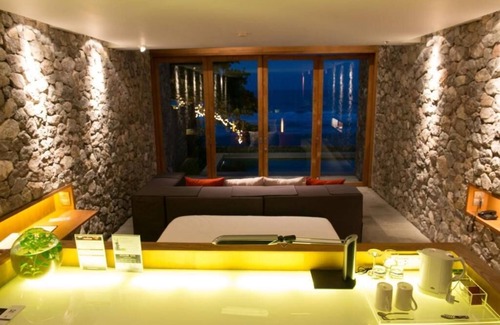 Prachuap Khiri Khan Villa | Royal Villa with Oceanfront Pool - Tolani Resort Kui Burin