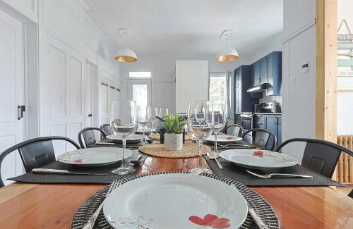 Beaupre Ski Chalet | Royale 1918, 6bdr, game room, net, pool & more
