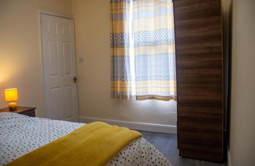 Northampton House | Royale Green View House- free parking, Wifi, Perfect for Contractors and Holiday