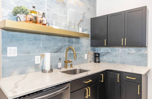Frederick Apartment | Royalty on the Park: bar, movie theater, & patio