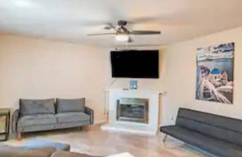 Henderson House | Royalty Stay at 281 Princess Ann Court