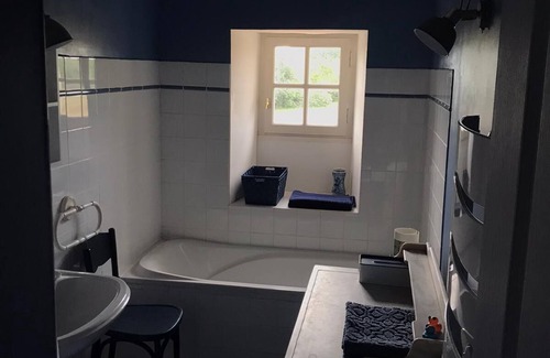 Sainte Gemme House | Royan, Proche des Plages, Demeure de Caractère Dans Logis Charentais du Xviième
