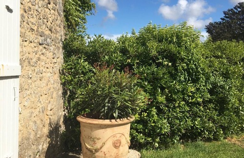 Sainte Gemme House | Royan, Proche des Plages, Demeure de Caractère Dans Logis Charentais du Xviième