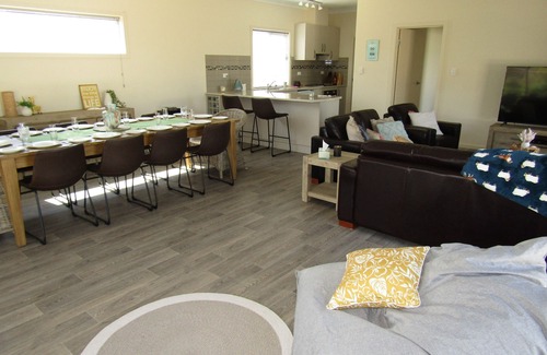 Minlacowie House | Royston Retreat- Lovely 4 bedroom holiday home - Off Peak special!