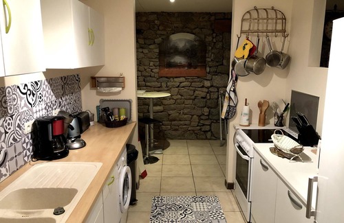 Quintin House | Roz Maria Cottage – Spacious, Modern, and Private Park, 20 Minutes from the Sea