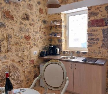 Kato Metochi Apartment | Roza Stone Studio & Suite
