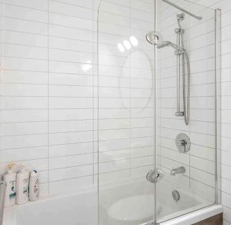 Chinatown Apartment | Rozenhaus Montreal Hotel