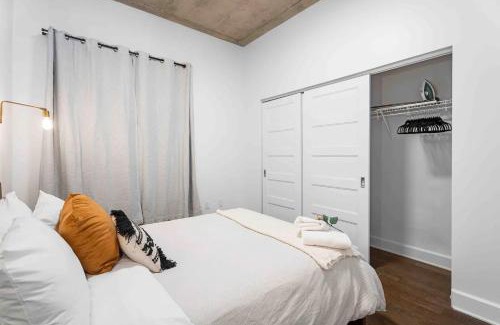 Chinatown Apartment | Rozenhaus Montreal Hotel