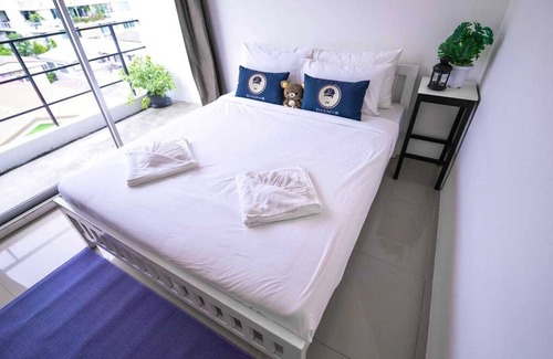 Khlong Toei Hotel | RQ Bangkok Sukhumvit 50 by Collection O