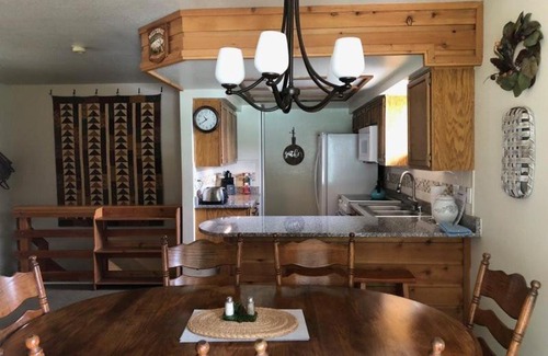 June Lake Apartment | RR-edgewater02