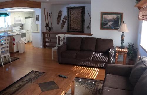 June Lake Apartment | Rr-edgewater08