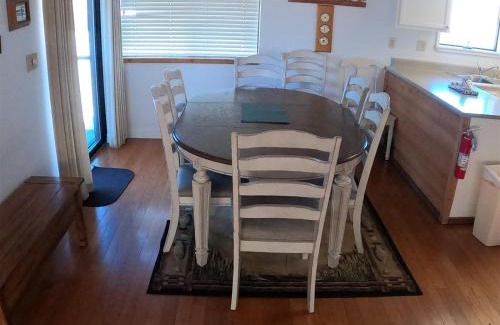 June Lake Apartment | Rr-edgewater08