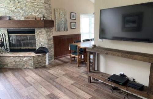 June Lake Apartment | Rr-edgewater17