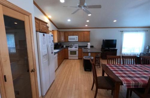 June Lake Apartment | Rr-johnson Suite
