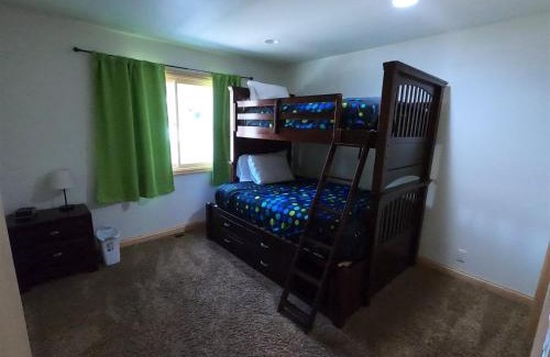 June Lake Apartment | Rr-johnson Suite