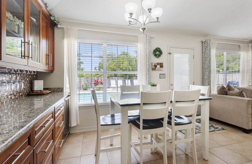 Miramar Beach House | RR + Splash Pad + Private Pool + 6 Passenger Golf Cart