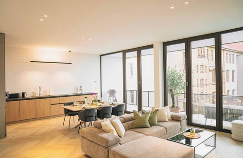 Magdeburg Apartment | RR | The Penthouse | Luxe 105 m² | Central | WIFI