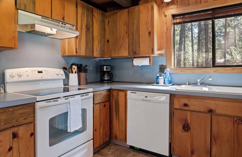 Black Butte Ranch Cabin | RR015 | Lovely Ranch cabin nestled in the woodsy Central Oregon landscape.