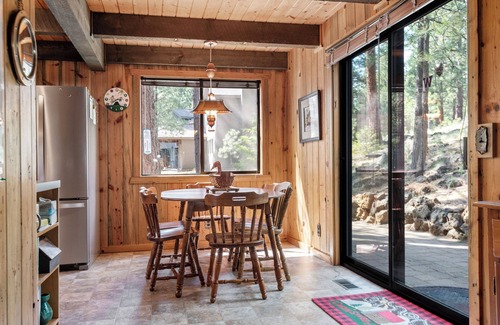 Black Butte Ranch Cabin | RR015 | Lovely Ranch cabin nestled in the woodsy Central Oregon landscape.