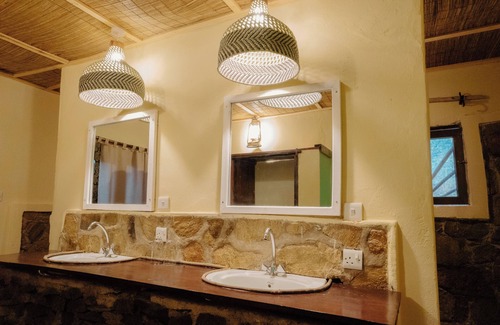 Idodi Cabin | RUAHA HILLTOP LODGE
