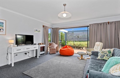 Ruakaka House | Ruakaka River Retreat - Ruakaka Holiday Home