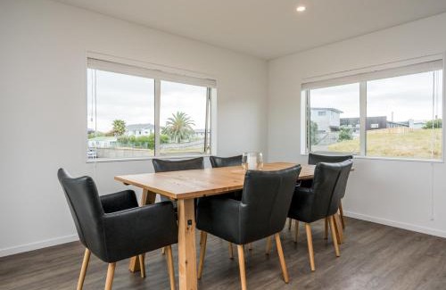 Ruakaka House | Ruakaka Sands - Ruakaka Holiday Home