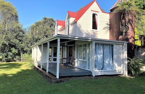 Ruakituri House | Ruakituri Retreat - Serene river frontage