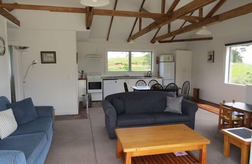 Raglan House | Ruapuke Retreat - Raglan Coastal &.Rural Views