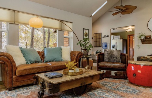 Boulder Cabin | Ruby’s River Cabin - 15 Minutes to Boulder - Hot Tub+Sauna - Cozy Beds