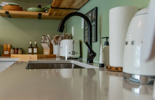 Boulder Cabin | Ruby’s River Cabin - 15 Minutes to Boulder - Hot Tub+Sauna - Cozy Beds