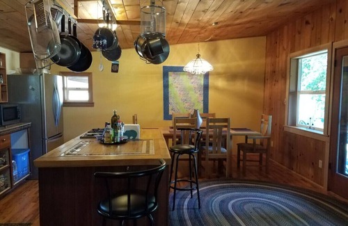 Jacksonville Cabin | Ruch Refuge Hot Mineral Baths