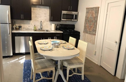 Northgate Apartment | Rudder's Retreat: Walk to A&M, Comfy King Bed