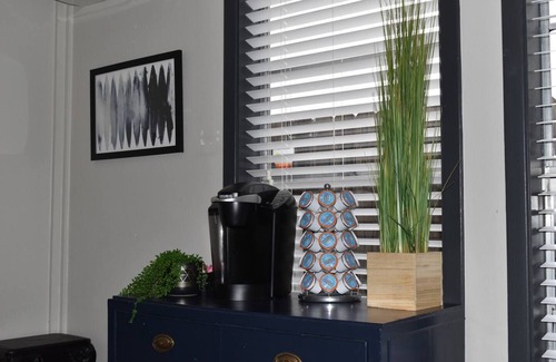 Northgate Apartment | Rudder's Retreat: Walk to A&M, Comfy King Bed