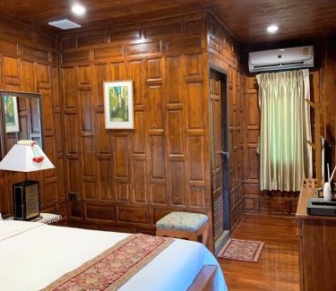 Pak Kret Hotel | Ruean Yai Jieam เรือนยายเจียม