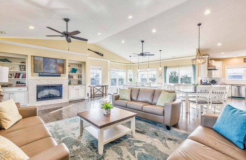 Sandbridge House | Ruff Life | 320 ft from the beach | Dog Friendly, Private Pool, Hot Tub