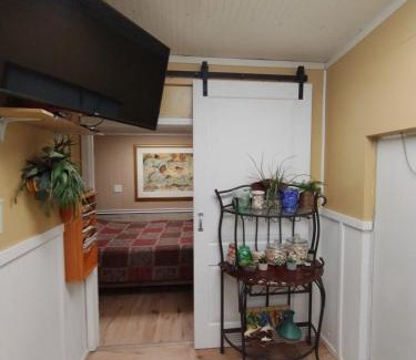 Northeast Pensacola Apartment | Rufi's Retreat