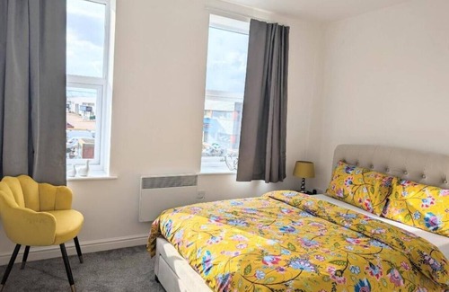 Rugby Apartment | Rugby - Apartment - Sleeps 4 - Parking