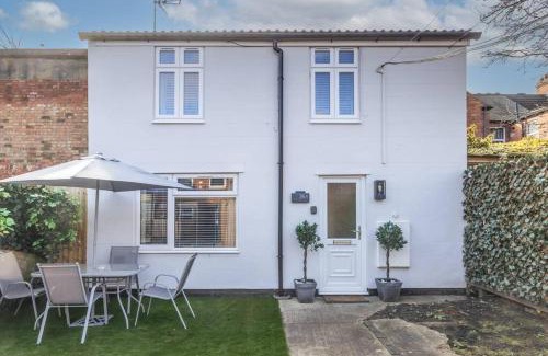 Rugby Villa | Rugby Coach House, Central location, 5 star rating