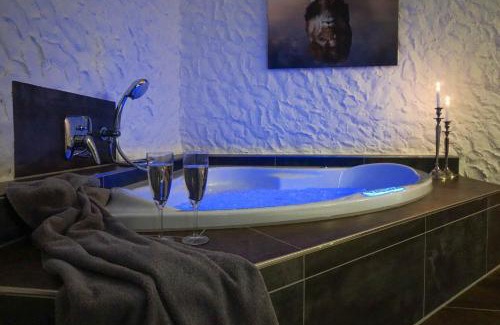 Gnarrenburg House | Ruhe unter Reet-Haus mit Sauna, Whirlpool und Kamin