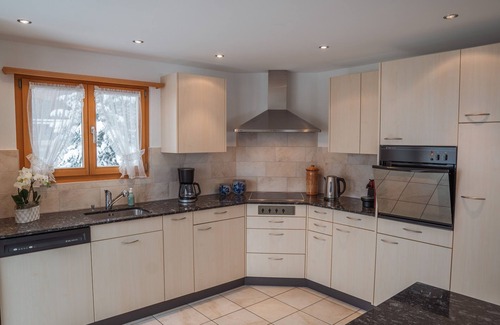 Klosters Dorf Apartment | Ruhig Gelegene 3.5 Zimmerwohnung. Haustierfreundlich!
