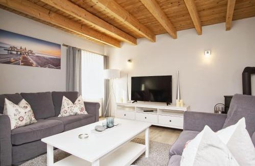 Bergen auf Ruegen Apartment | Ruhig und idyllische Lage, strandnah, gratis Nutzung vom AHOI Erlebnisbad und Sauna in Sellin- Gutshaus Silvitz FeWo 04