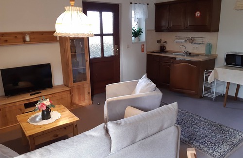 Diera-Zehren Apartment | Ruhige Ferienwohnung mit Kleiner Gartenterrasse