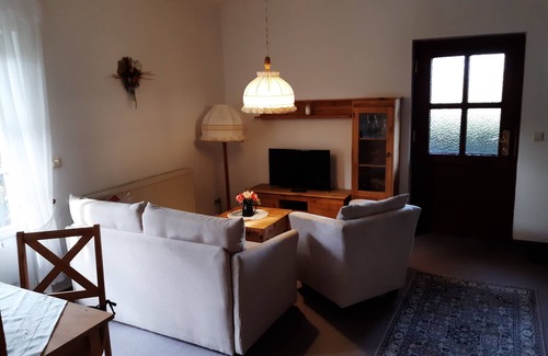 Diera-Zehren Apartment | Ruhige Ferienwohnung mit Kleiner Gartenterrasse