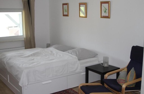 Laubach Apartment | Ruhige Ferienwohnungen mit Teichblick