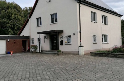 Dortmund Apartment | Ruhige, Renovierte Ferienwohnung im Grünen auf Feuerland -dortmund-