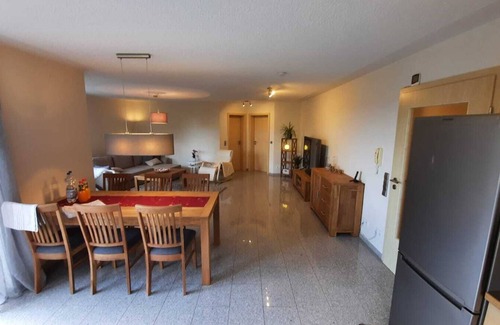 Hopfau Apartment | Ruhige und Sonnige Ferienwohnung mit Eigener Terrasse und Aussicht in die Natur