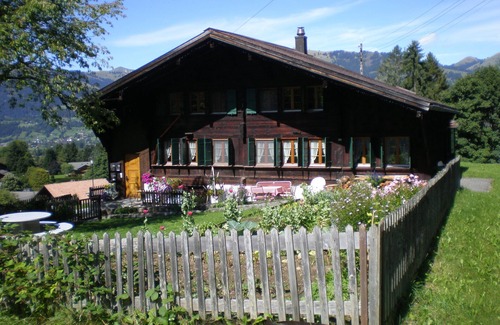 Saanenmöser Apartment | Ruhige Wohnung mit Atemberaubender Aussicht. Familien & Paare Willkommen