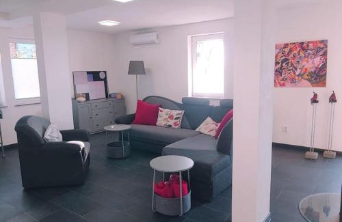 Schnett House | Ruhiges Ferienhaus mit viel Platz und Ladestation für E-Auto