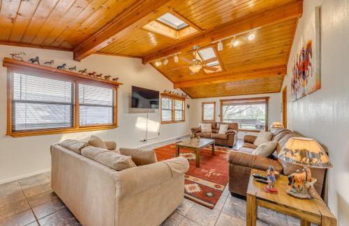 Ruidoso House | Ruidoso Cabin with Deck about 1 Mi to Midtown!