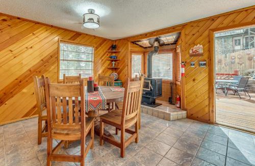 Ruidoso House | Ruidoso Cabin with Deck about 1 Mi to Midtown!